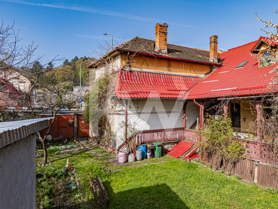 Casă de vânzare în Brașov, teren 900 mp, renovare sau investiție | COMISION 0%
