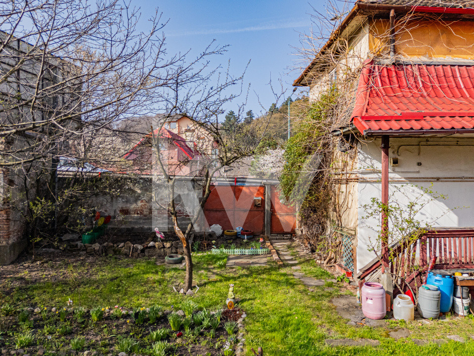 Casă de vânzare în Brașov, teren 900 mp, renovare sau investiție | COMISION 0%