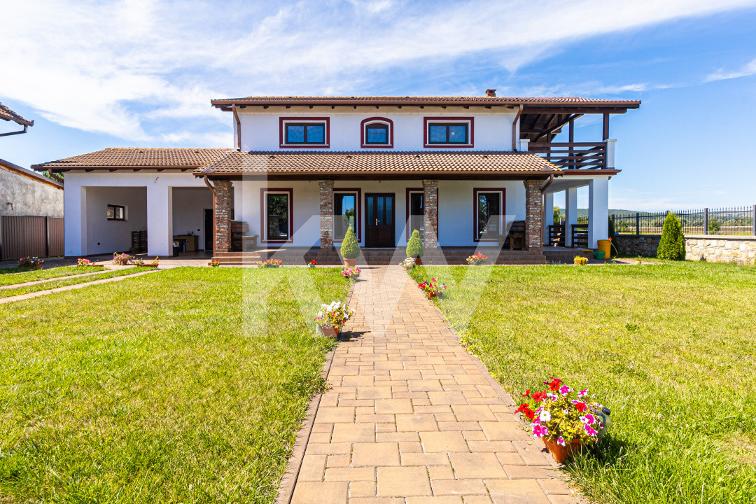 Casa deosebita in Fagaras – ultrafinisata, spatioasa si eleganta
