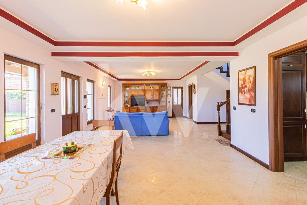 Casa deosebita in Fagaras – ultrafinisata, spatioasa si eleganta