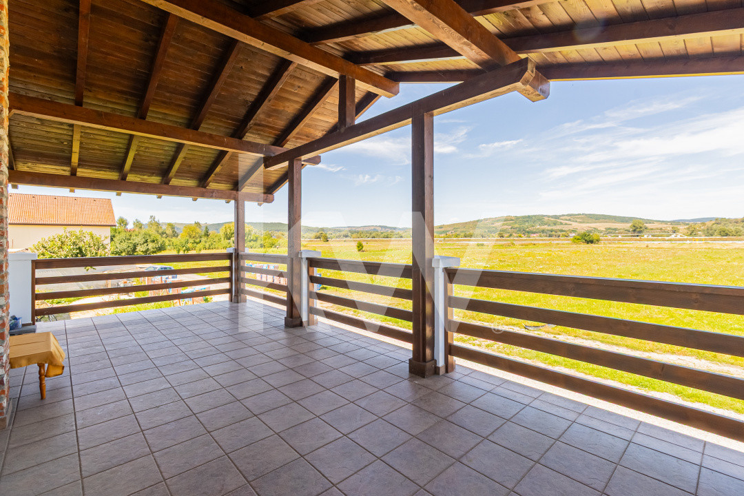 Casa deosebita in Fagaras – ultrafinisata, spatioasa si eleganta