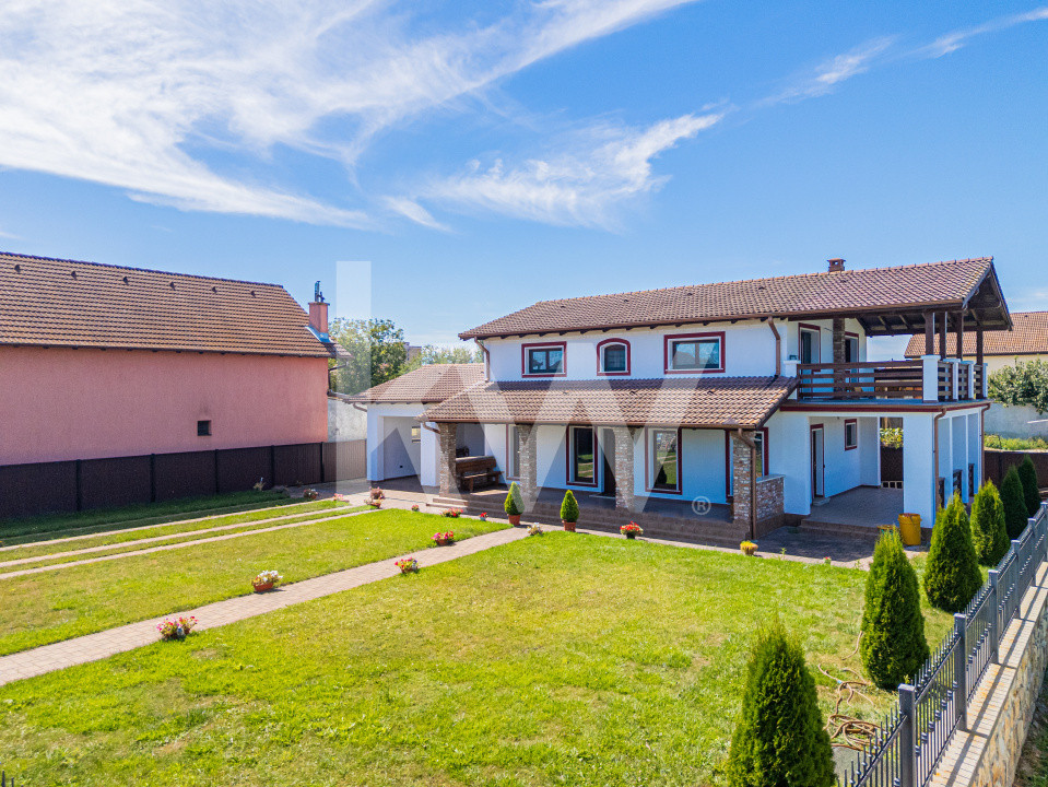 Casa deosebita in Fagaras – ultrafinisata, spatioasa si eleganta