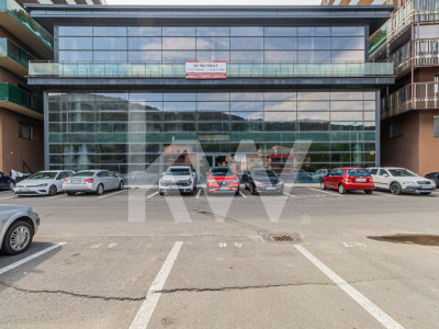 Spațiu comercial 3.368 mp, ideală centru medical/birouri, Brașov, COMISION 0%