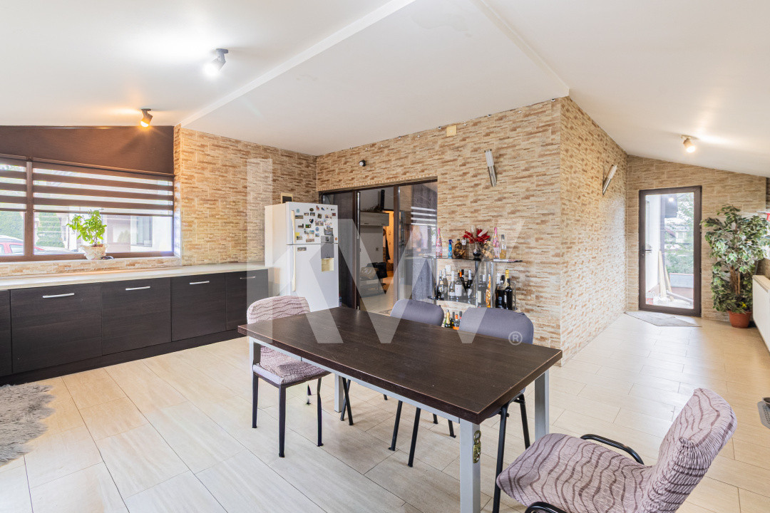 Apartament spațios, curte proprie, parcare inclusă, disponibil imediat