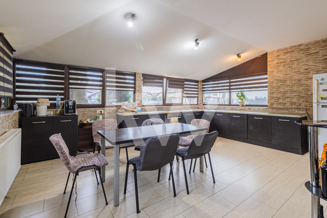 Apartament spațios, curte proprie, parcare inclusă, disponibil imediat