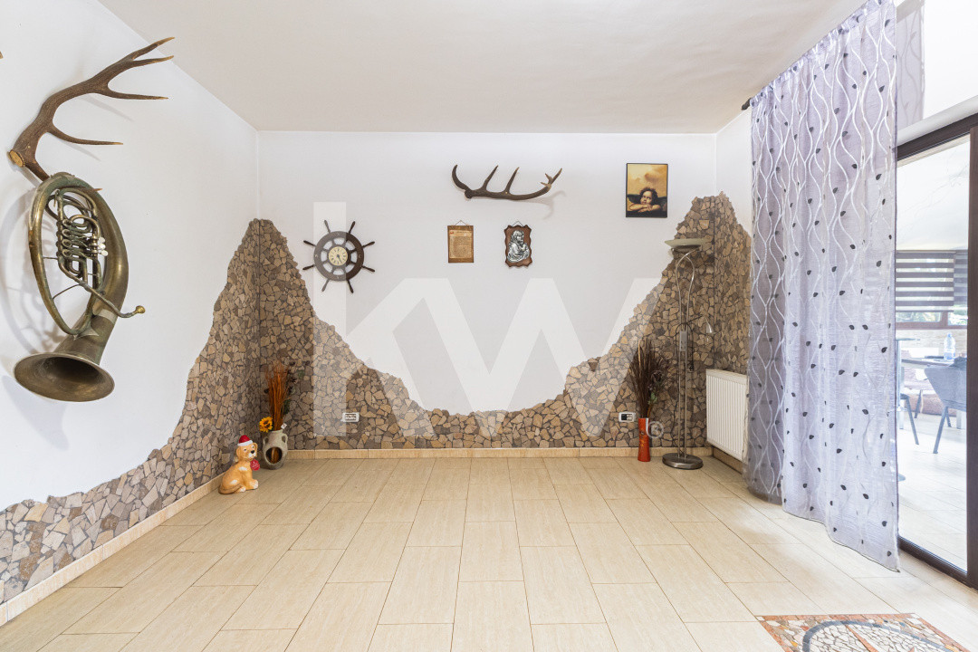 Apartament spațios, curte proprie, parcare inclusă, disponibil imediat