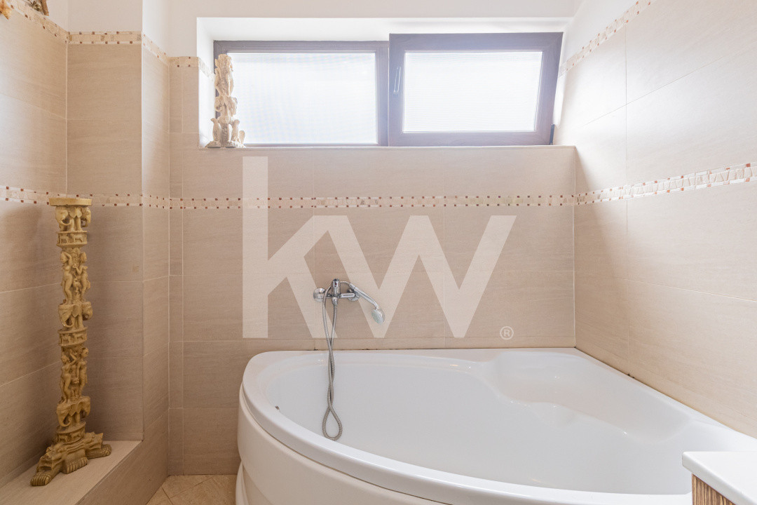 Apartament spațios, curte proprie, parcare inclusă, disponibil imediat