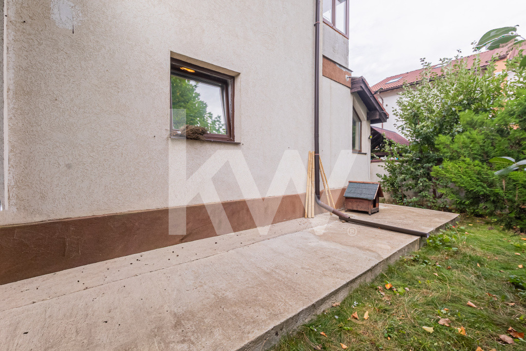 Apartament spațios, curte proprie, parcare inclusă, disponibil imediat