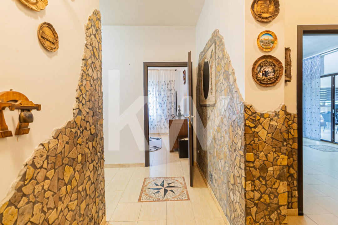 Apartament spațios, curte proprie, parcare inclusă, disponibil imediat