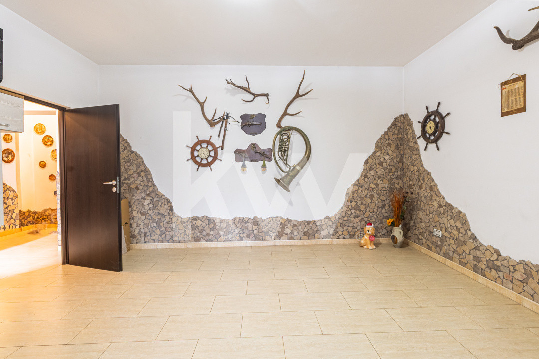 Apartament spațios, curte proprie, parcare inclusă, disponibil imediat