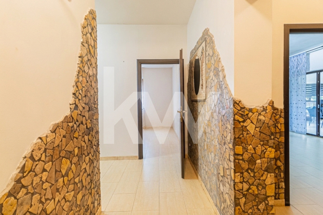 Apartament 4 camere si Curte Proprie | Parcare Inclusă