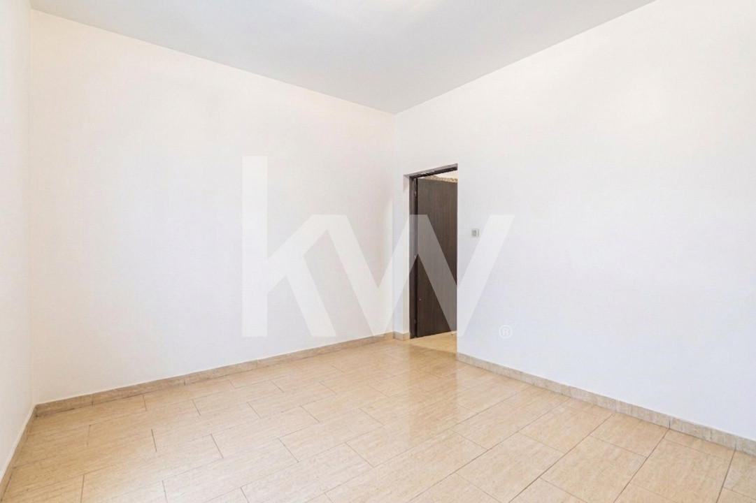 Apartament 4 camere si Curte Proprie | Parcare Inclusă