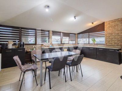 Apartament spațios, curte proprie, parcare inclusă, disponibil imediat