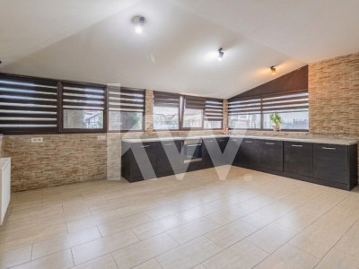 Apartament 4 camere si Curte Proprie | Parcare Inclusă