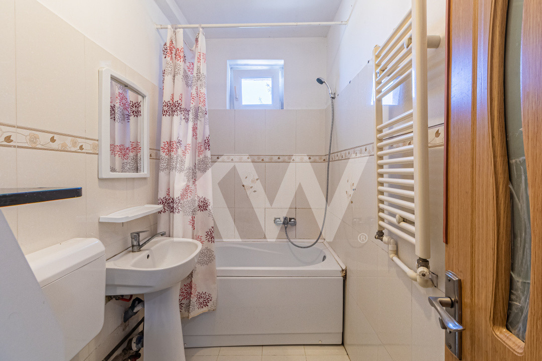 Apartament spațios, scară interioară, două băi, în zona Făget