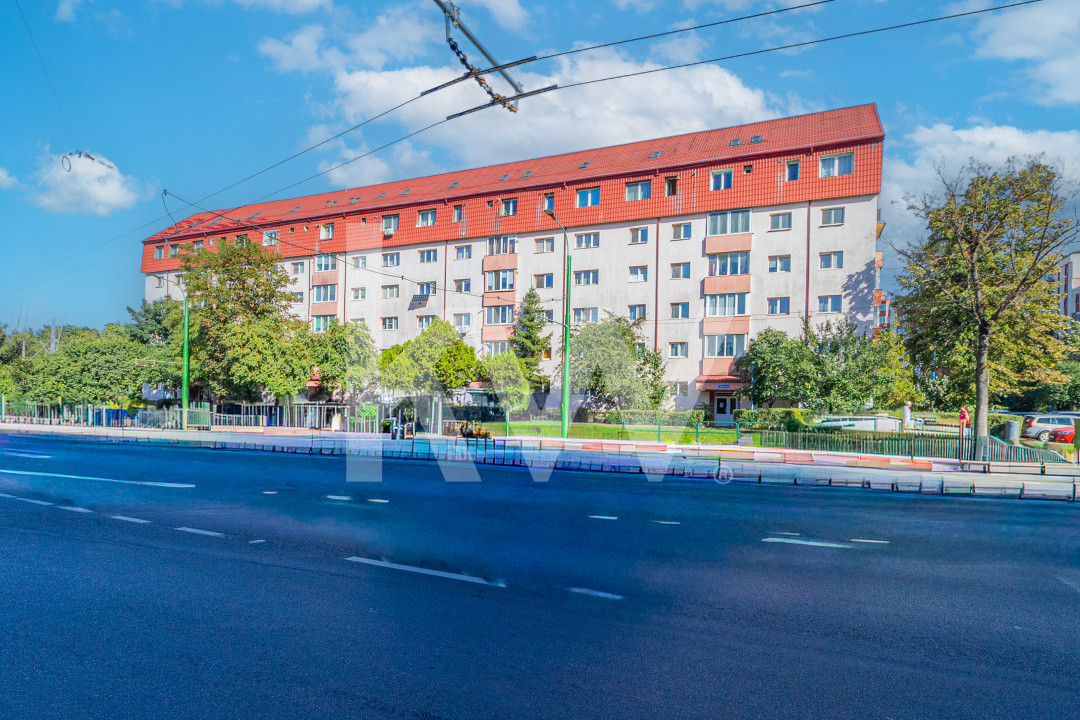 Apartament spațios, scară interioară, două băi, în zona Făget