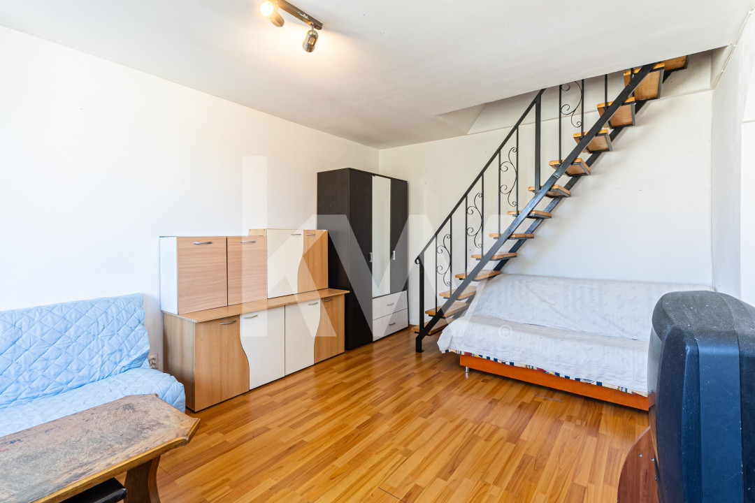 Apartament spațios, scară interioară, două băi, în zona Făget