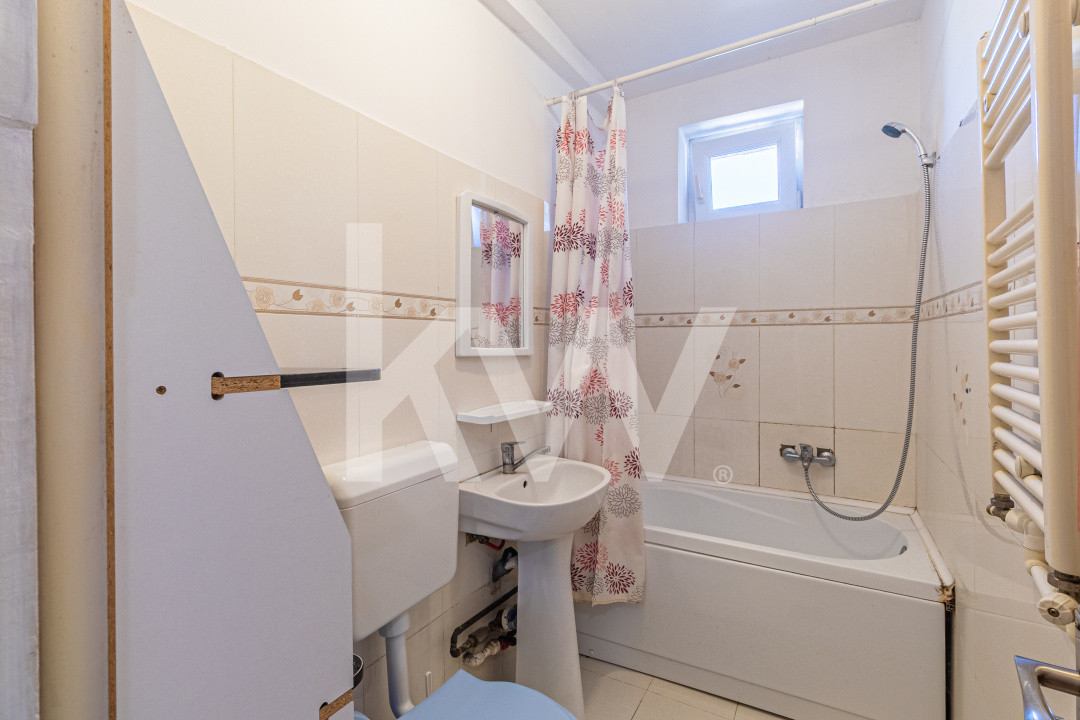 Apartament spațios, scară interioară, două băi, în zona Făget