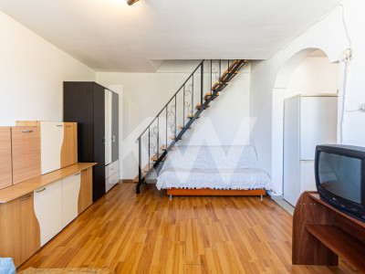 Apartament spațios, scară interioară, două băi, în zona Făget