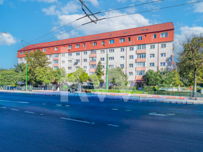 Apartament spațios, scară interioară, două băi, în zona Făget