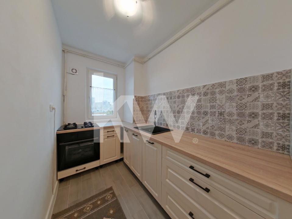  Închiriere apartament cu 3 camere - str. Avram Iancu