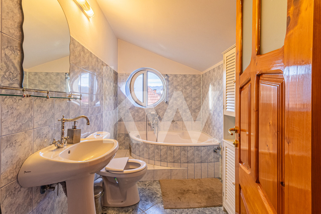 Casa individuala cu 5 camere, de vanzare, in Brasov, zona Bartolomeu!