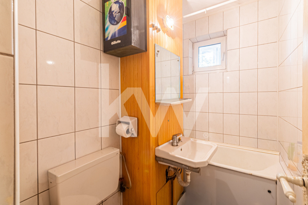 Apartament cu 3 camere decomandat 