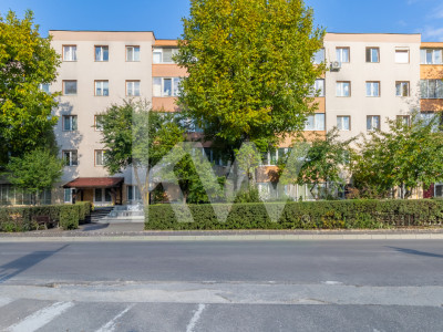 Apartament cu 3 camere decomandat 