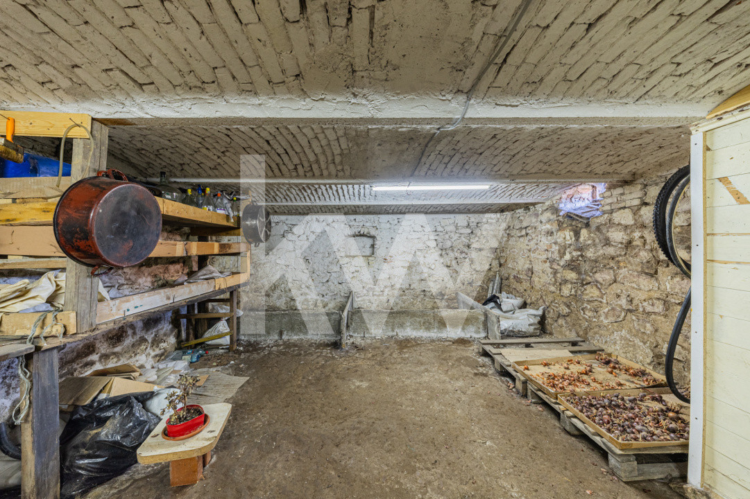 Proprietate versatilă cu 2 case și garsonieră în Hărman, locuință sau investiție