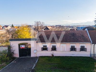 Proprietate versatilă cu 2 case și garsonieră în Hărman, locuință sau investiție