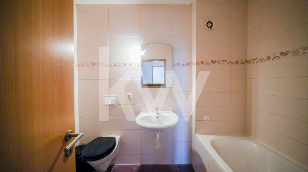 🏡 Apartament de vânzare – Brașov, Strada Graurului (loc de parcare + boxa)