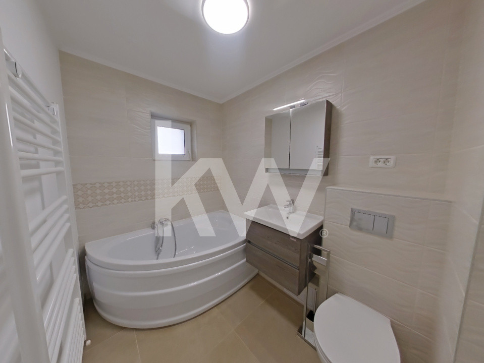 Apartament 3 camere decomandat, lux, renovat integral, prima închiriere, Brașov