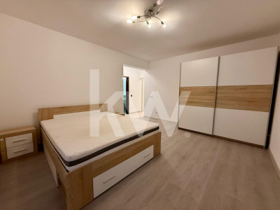 Studio spațios de închiriat | Balcon închis | Parcare privată 
