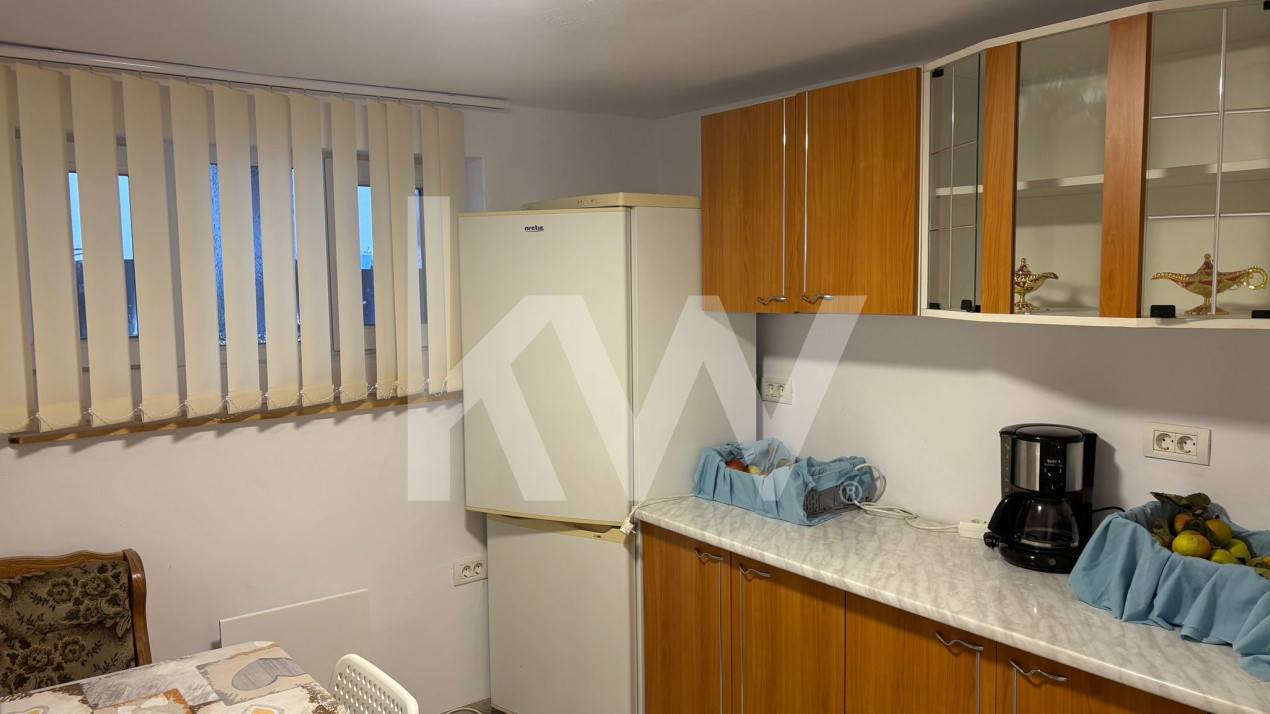 De inchiriat, apartament la casa, cu 3 camere, pretabil pentru afacere!
