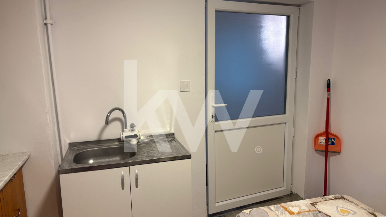 De inchiriat, apartament la casa, cu 3 camere, pretabil pentru afacere!