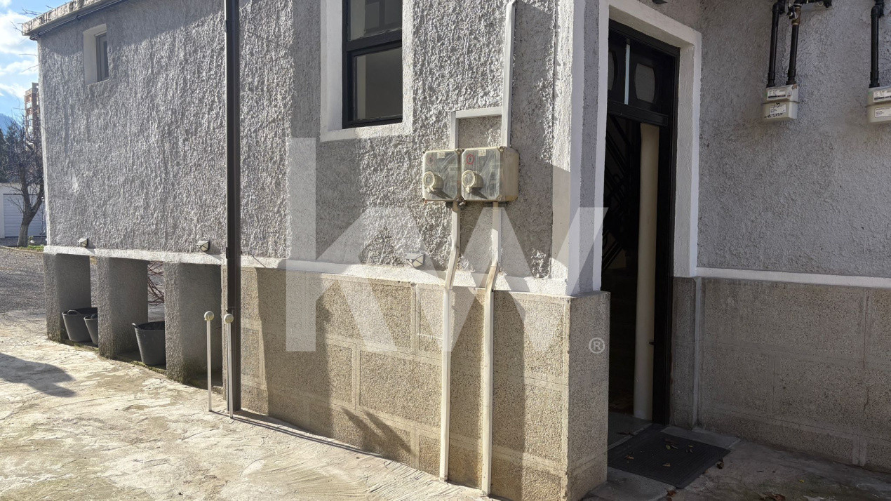 De inchiriat, apartament la casa, cu 3 camere, pretabil pentru afacere!