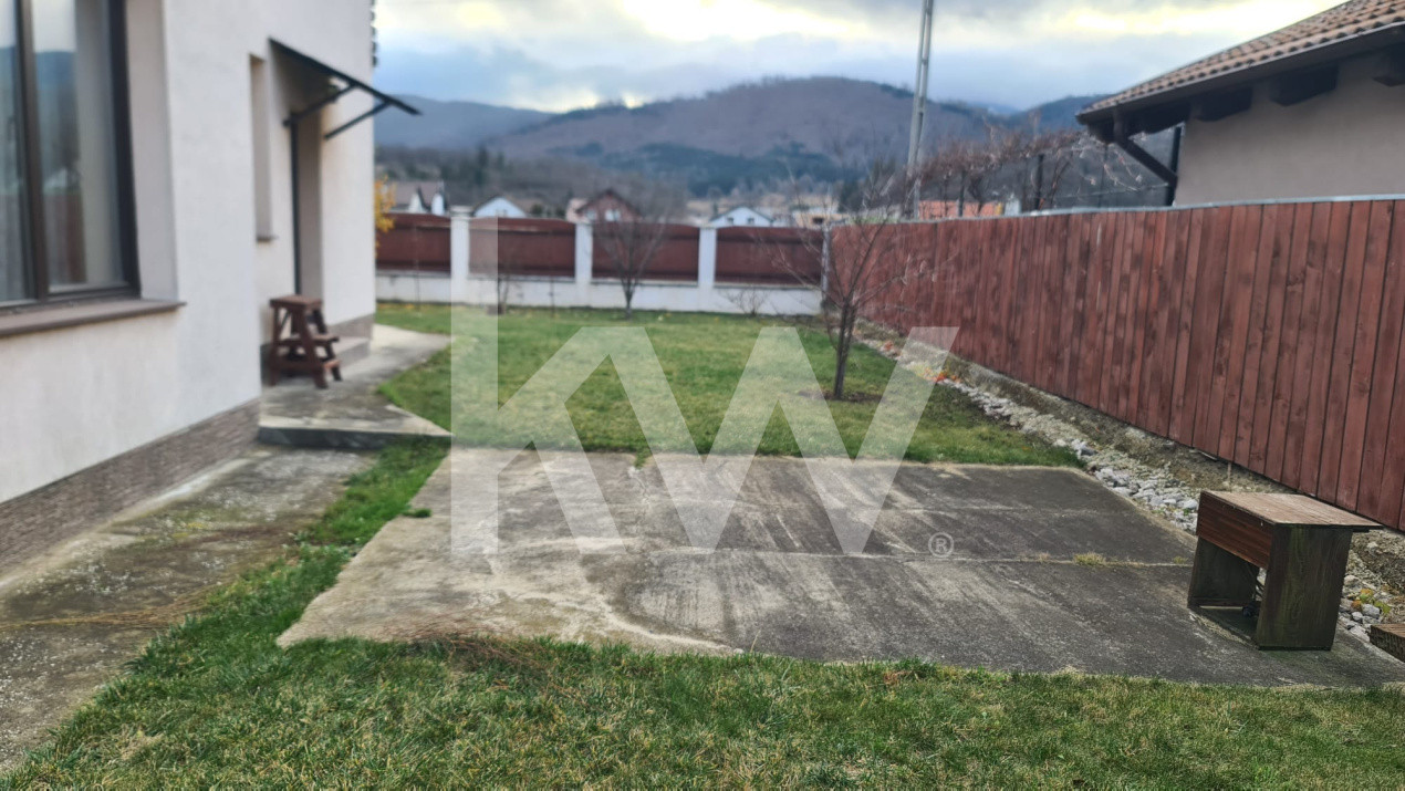 Casa individuala cu gradina si garaj, Cristian