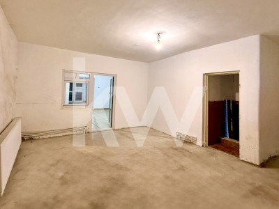 Spatiu Depozitare - 3 camere + grup sanitar