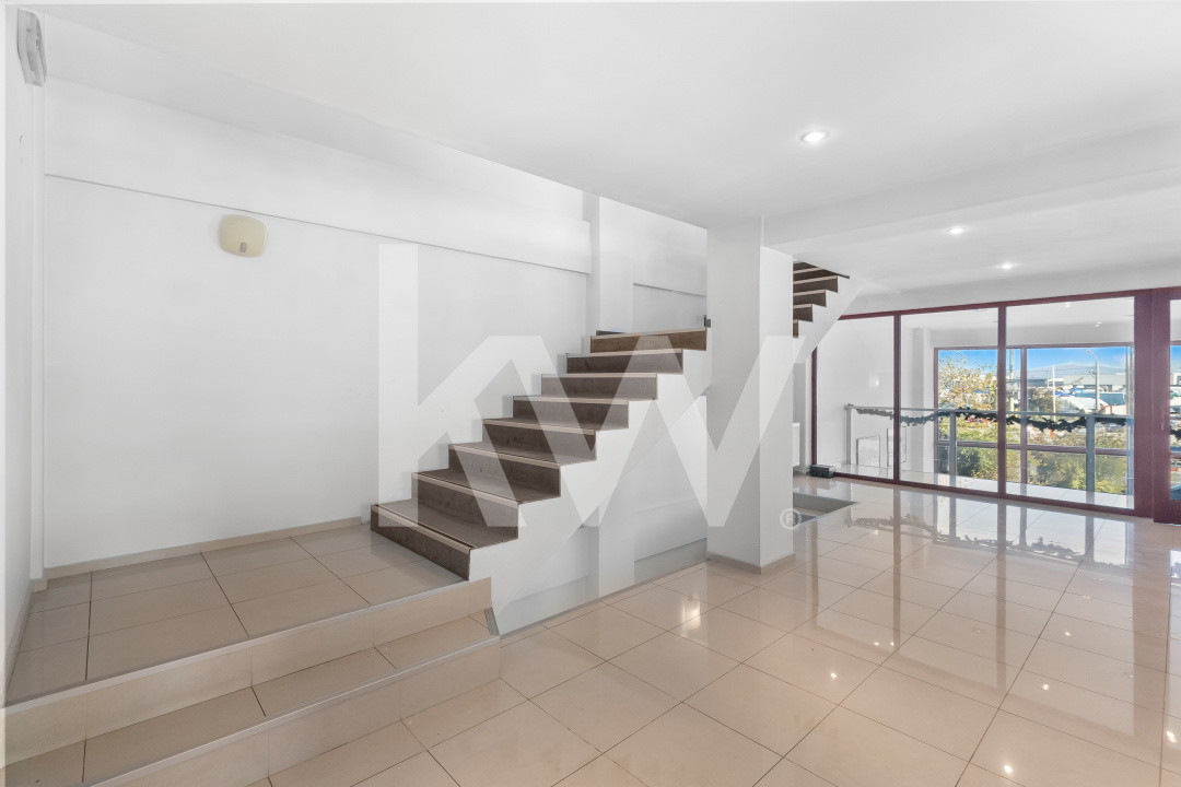 Spațiu comercial – Showroom & Birouri – Calea Feldioarei - DN13