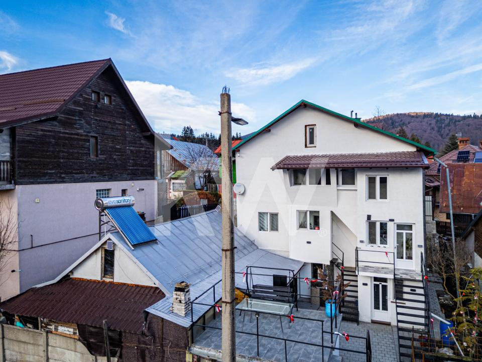 Casă individuală, vedere către Bucegi, la 300 m de Centru, Gară sau Cantacuzino