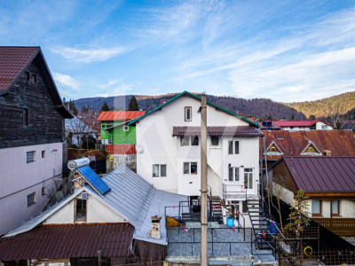 Casă individuală, vedere către Bucegi, la 300 m de Centru, Gară sau Cantacuzino