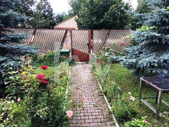 Casă de vânzare în Brașov, zona Tractorul, S utilă - 544 mp, S teren - 700 mp.