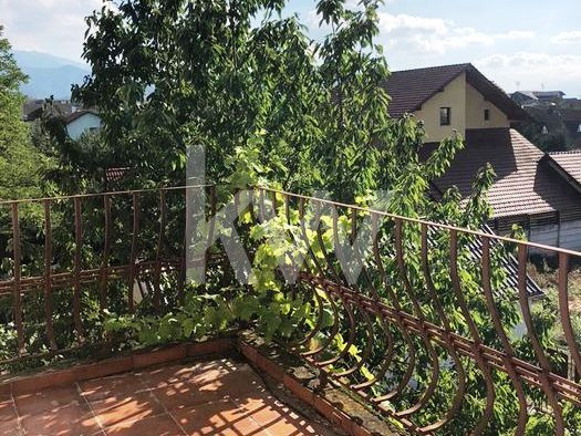 Casă de vânzare în Brașov, zona Tractorul, S utilă - 544 mp, S teren - 700 mp.