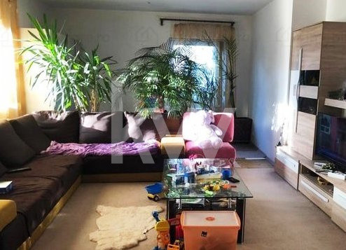 Casă de vânzare în Brașov, zona Tractorul, S utilă - 544 mp, S teren - 700 mp.