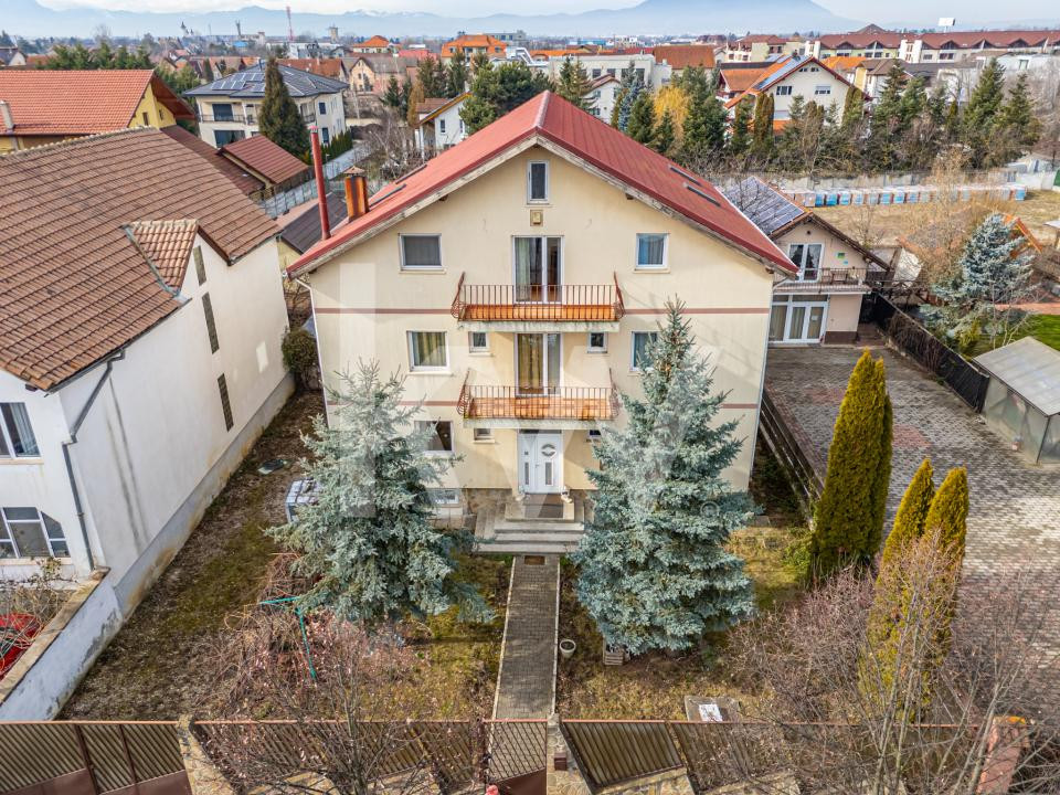 Casă de vânzare în Brașov, zona Tractorul- Comision 0%