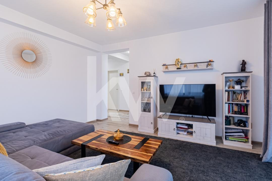 Apartament 3 camere + loc de parcare