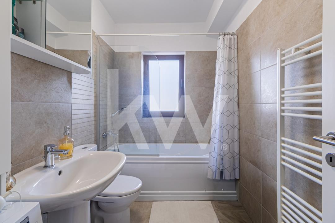 Apartament 3 camere + loc de parcare