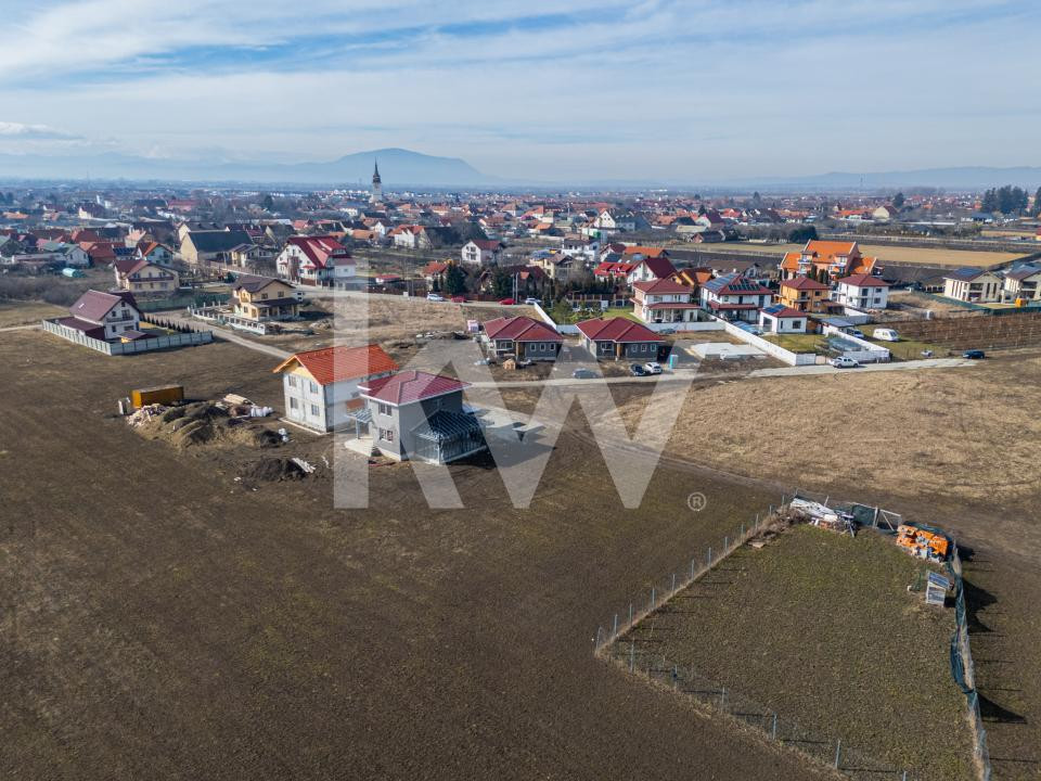 Teren intravilan 585mp Sânpetru, panoramă Lempes si padure, Comision 0%