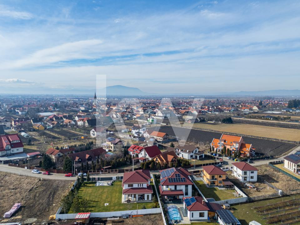 Teren intravilan 585mp Sânpetru, panoramă Lempes si padure, Comision 0%