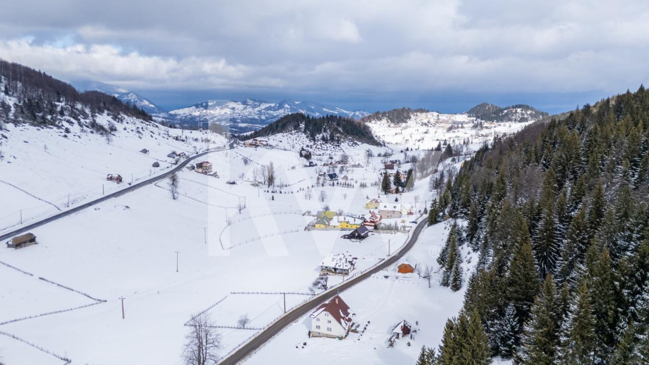 Oportunitate Investiție I Teren 4.000 mp în Fundata I 0% COMISION